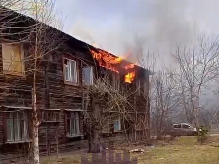 Барак возле газовой подстанции загорелся на правобережье Красноярска