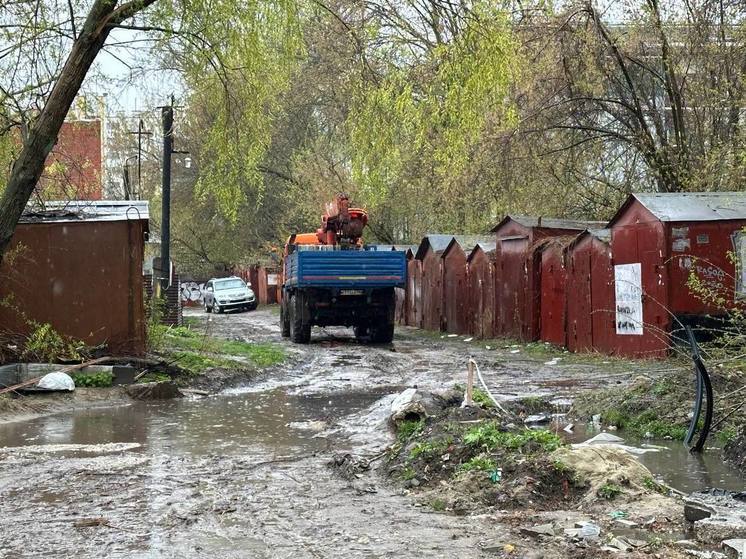 С территории Торгового городка в Рязани вынесли незаконные частные гаражи