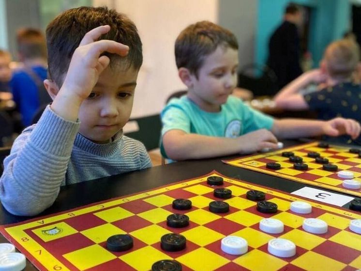 В финале турнира «Юный шашист» встретятся 12 команд