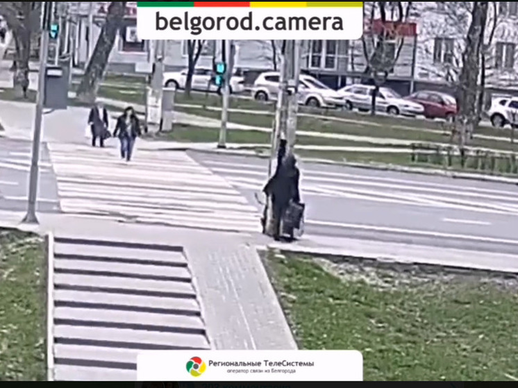 В Белгороде заметили хулиганящую бабушку с клюкой