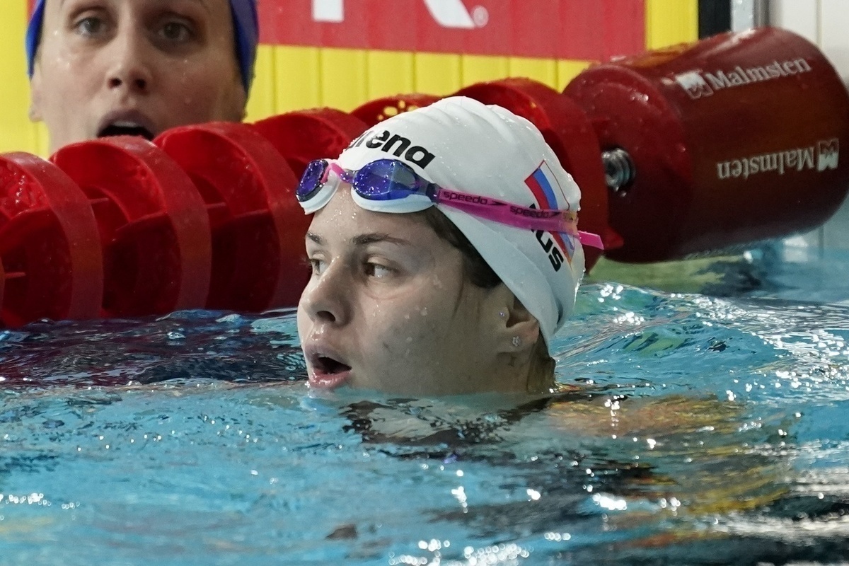 Каменева победила на 100-метровке на спине на ЧР по плаванию