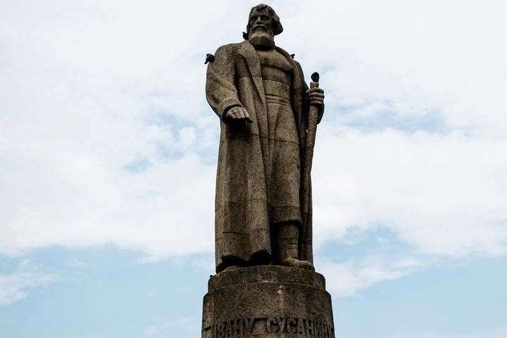 В Костроме МКУ «Чистый город» приведет в порядок памятник Сусанину по решению суда