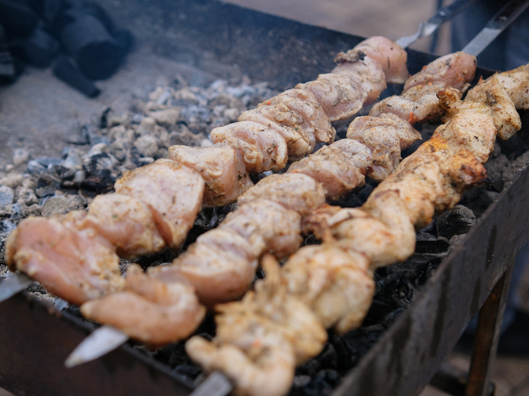 В Волгограде предпочитают шашлыки из свинины, курицы и сома