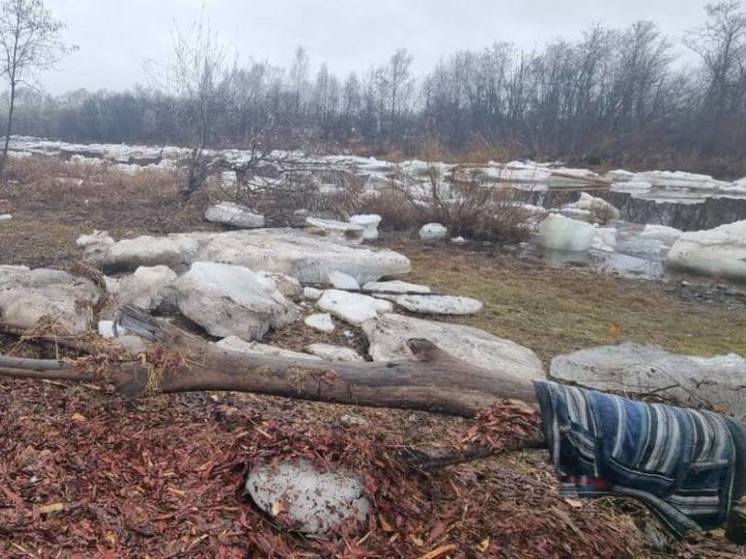 В Хабаровском крае устраняют последствия обрушения моста