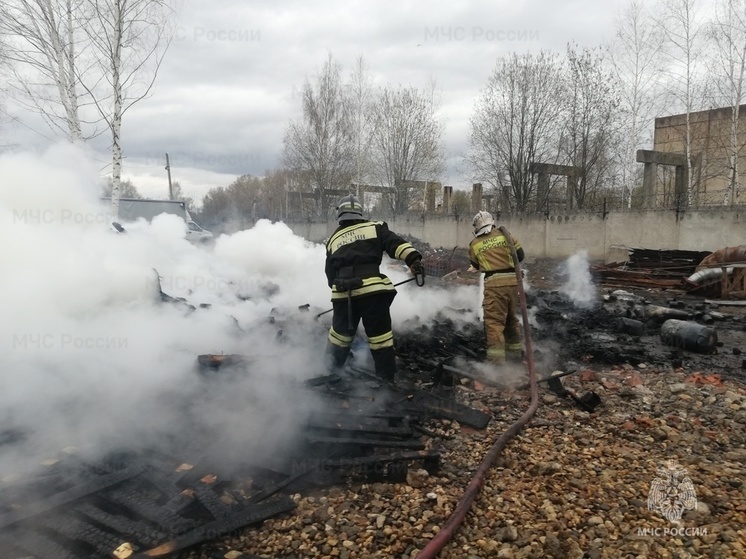 В Ярославле горела территория завода Резинотехника