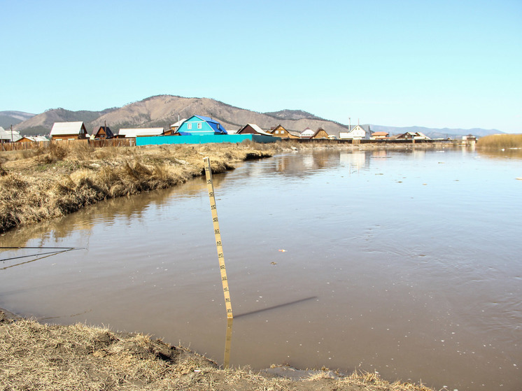 В Улан-Удэ резко упал уровень воды в Селенге, а в Уде поднялся