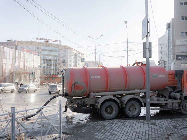 В Якутске ежедневно откачивают более 1,5 кубометров талых вод