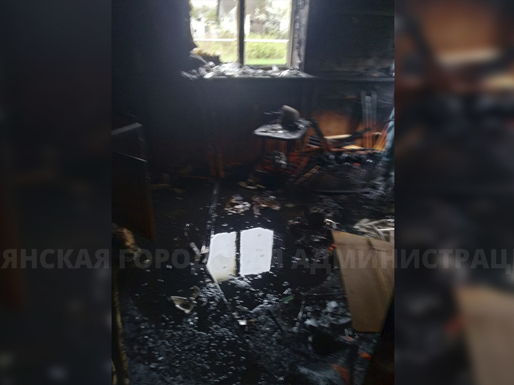 На улице Полевой в Брянске сгорел частный дом