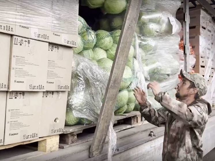 Из Орловской области в зону СВО отвезли 20 тонн воды и 20 тонн овощей
