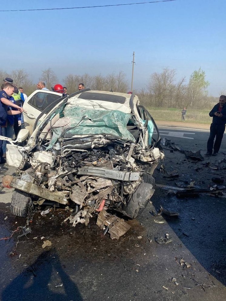 В аварии у села Славянка под Саратовом погибли четыре человека