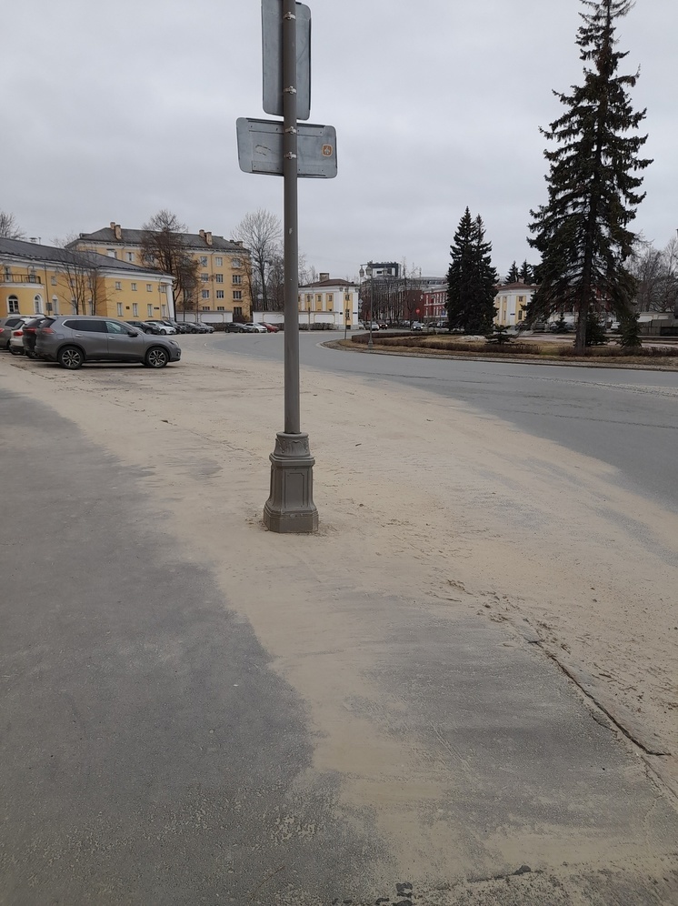 Жители Петрозаводска  стыдятся песчаного пляжа у Вечного огня