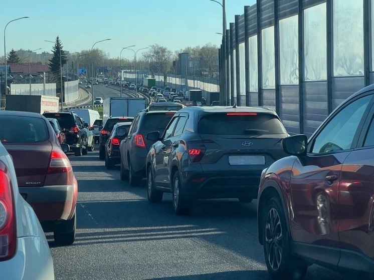 Огромная пробка скопилась на Сормовском шоссе в Нижнем Новгороде из-за ДТП