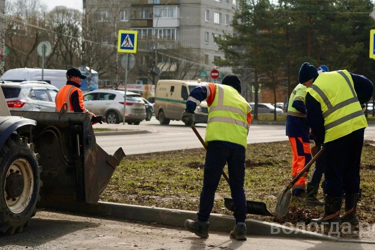 Жителей Вологды просят убрать транспорт с улицы Благовещенской - МК Вологда