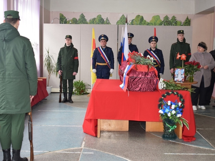 В Тверской области похоронили погибшего на СВО добровольца Александра Боброва