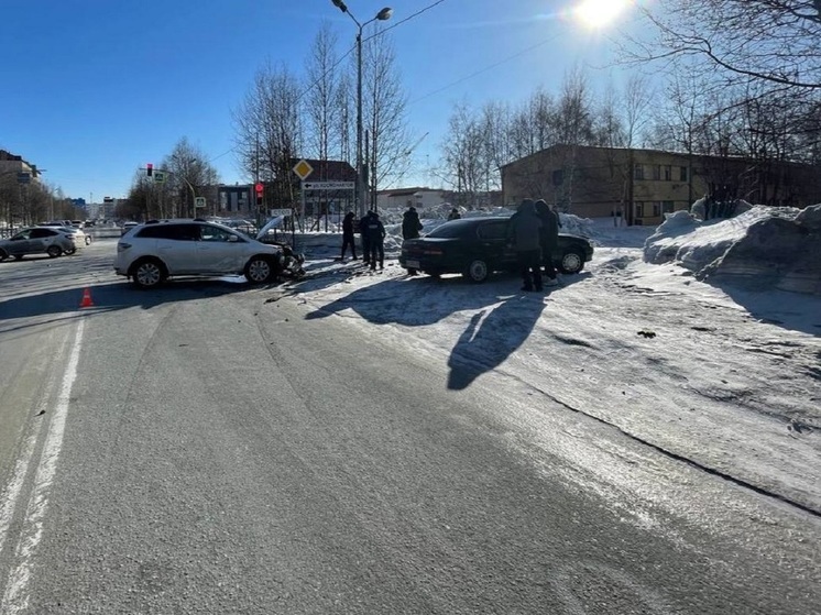 В Ноябрьске в тройном ДТП пострадали 2 человека