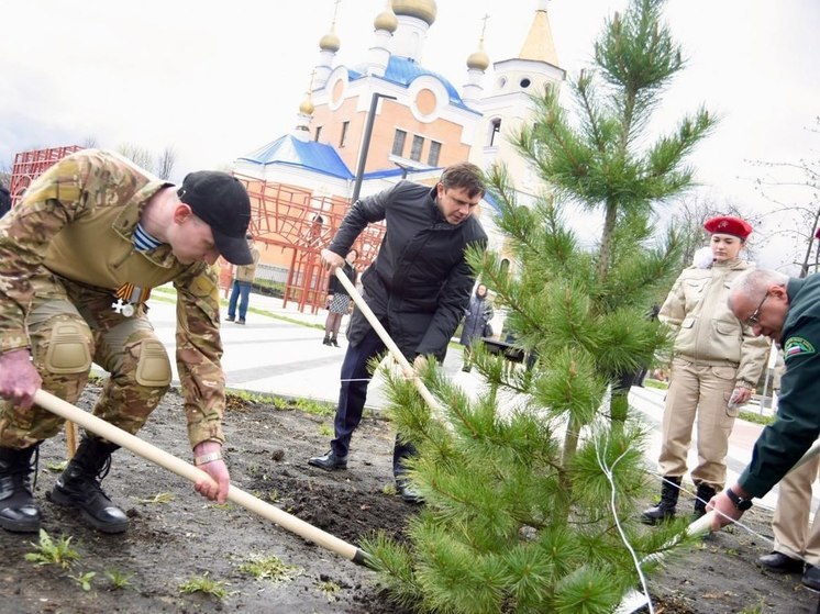 Губернатор Орловской области поучаствовал в акции «Дерево Победы»