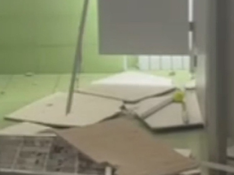 В Новороссийске потолок обрушился на головы школьникам в гимназии