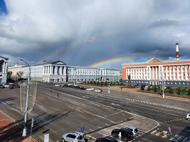 Жители Курска днем 19 апреля стали свидетелями весенней двойной радуги