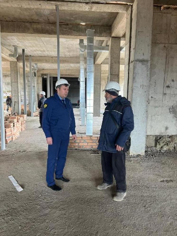 Прокурор Аскизского района проконтролировал строительство школы