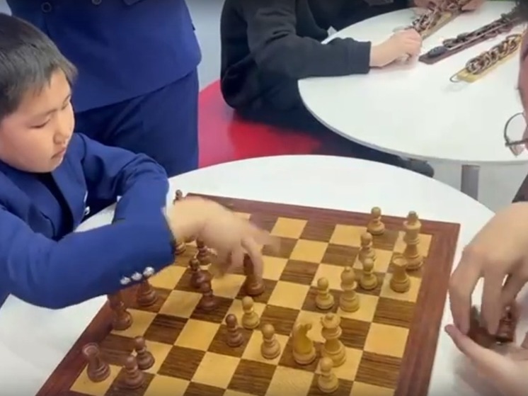 Стенд Калмыкии на ВДНХ посетили юные шахматисты из Монголии