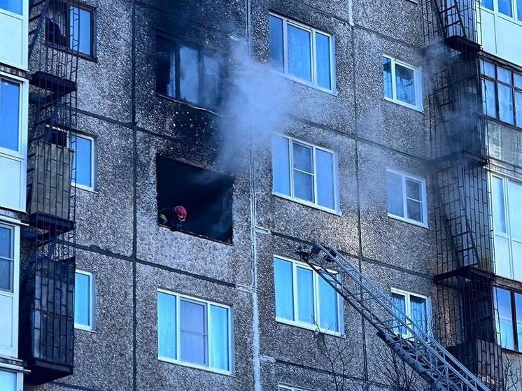 Человек погиб при пожаре в жилом доме на Кольском проспекте