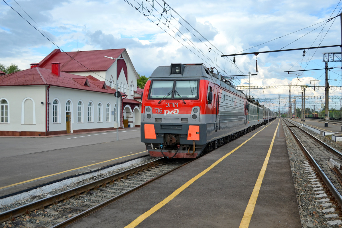 Поезд Кострома-Петербург станет ежедневным и двухэтажным