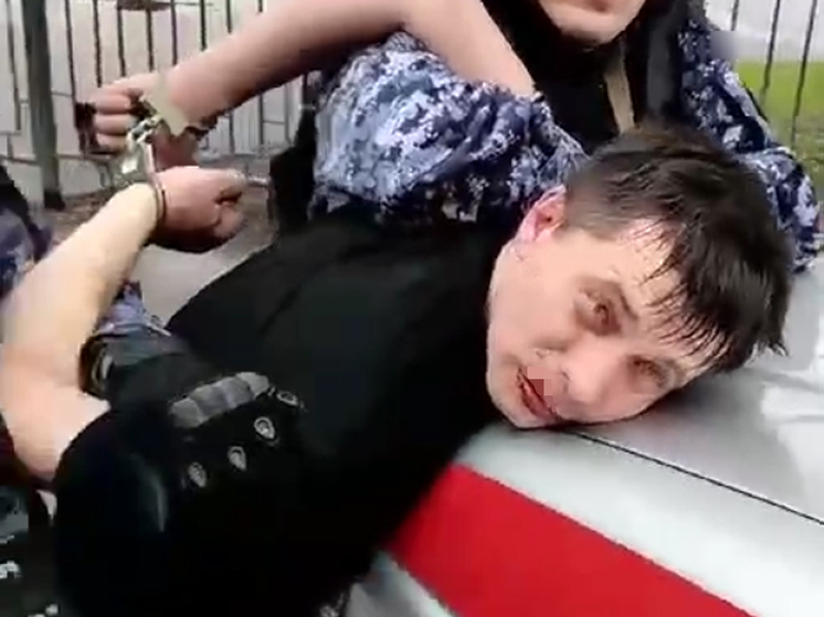 Его обезвредил учитель физкультуры