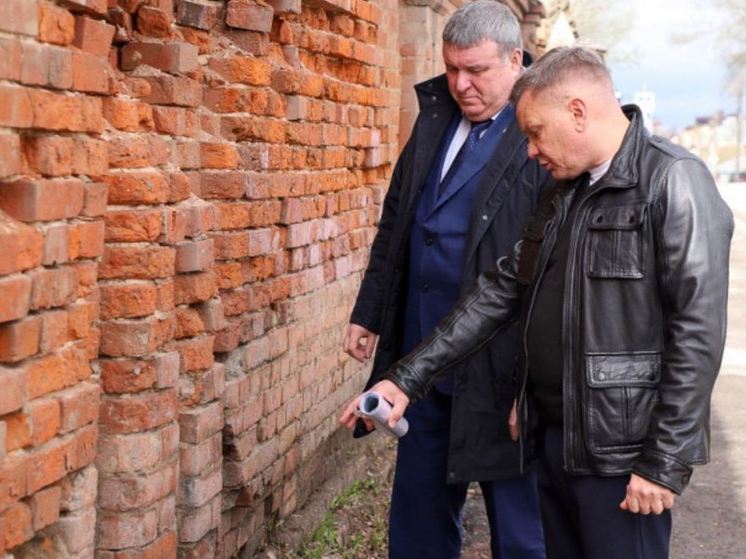 Ремонт стены Всехсвятского кладбища в Туле обещают закончить в мае