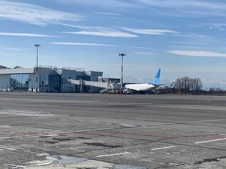 В аэропорту Владикавказа сообщили о попадании молнии в ВПП