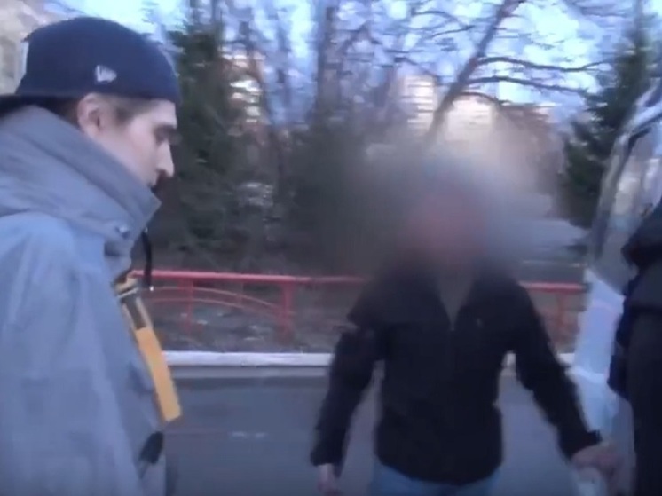 Полиция: на задержанного в Томске рэпера Платину составили три административных протокола