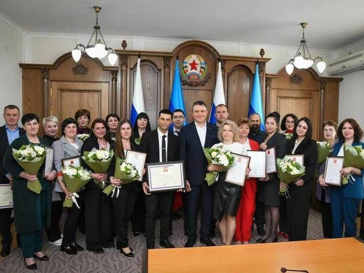 Сотрудников регионального Избиркома наградили в ЛНР