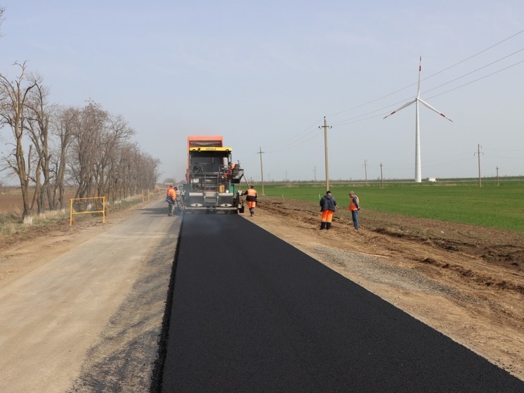 Более 75 млн рублей направили на ремонт социально значимой дороги в Ипатовском округе