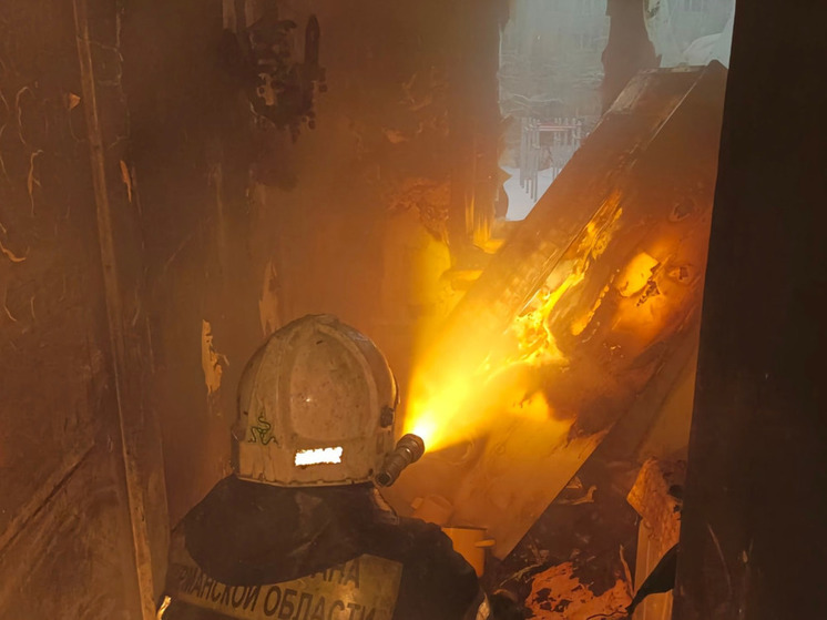 В Кировске горел заброшенный дом на улице Лабунцова