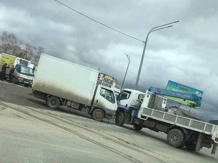 Под Хабаровском столкнулись два грузовика