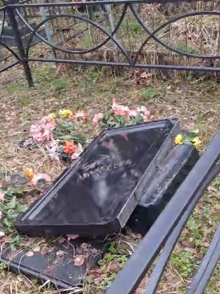 В Тверской области неизвестные разгромили кладбище