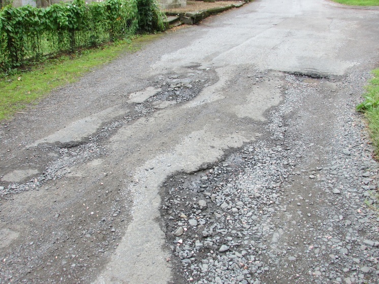В Абакане идет ямочный ремонт дорог