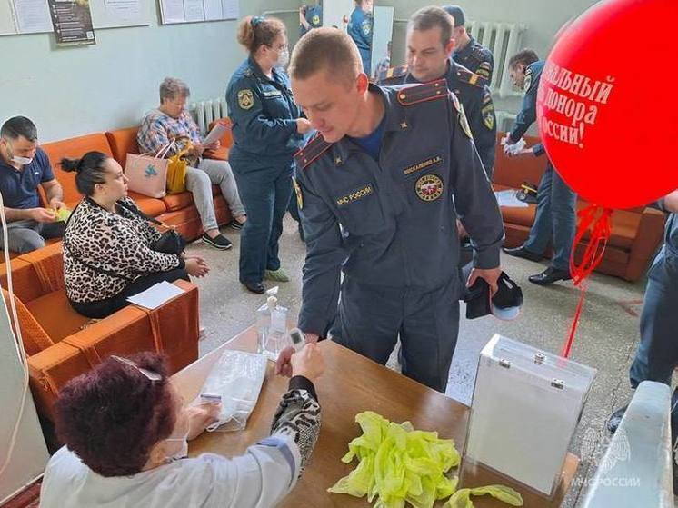 Спасатели из самого опасного района Донецка пополнили банк крови ДНР