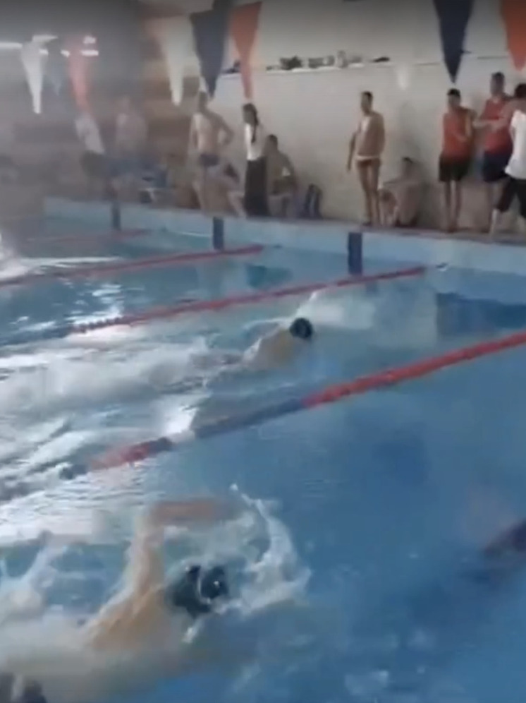 В Кызыле правоохранители и силовики соревновались в плавании