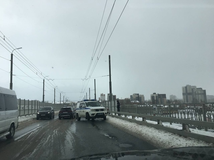 Спасатели остановили девочку от необдуманного шага на мосту в Петрозаводске