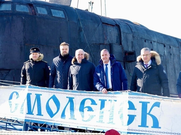 Смоленская делегация побывала на атомном подводном ракетоносце «Смоленск»