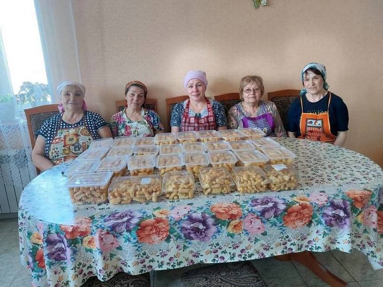 Жительницы Иглинского района сплели сети бойцам СВО и приготовили им чак-чак