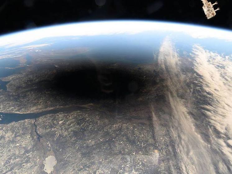 Новосибирский планетарий опубликовал фото огромного чёрного пятна на месте США