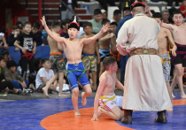20 апреля в Улан-Удэ прошел Международный турнир по национальной борьбе «Бүхэ барилдаан», посвященный Дакине «Белая Тара - Хандома Цагаан Дарьхи»