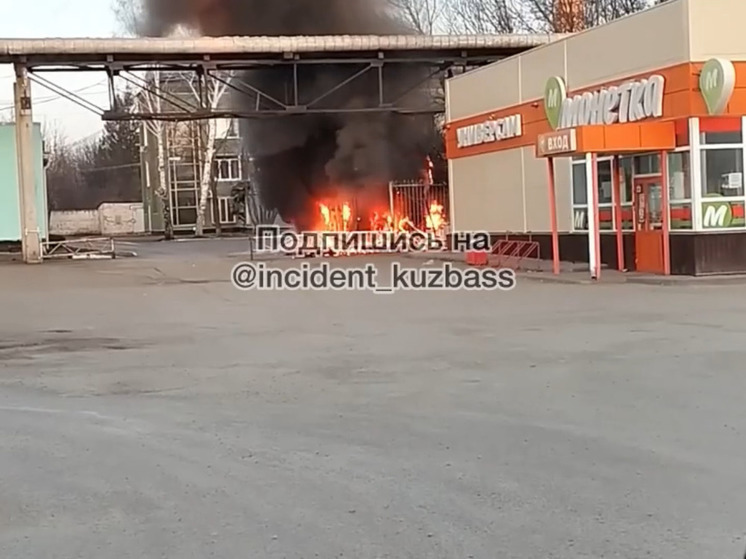 Пожар произошел рядом с магазином в кузбасской деревне