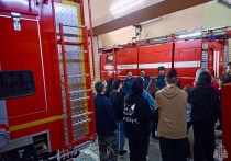 Экскурсия в пожарно-спасательную часть – хороший способ рассказать детям о важности профессии пожарного и обучить основным правилам безопасности