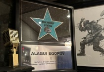 Известный бурятский композитор и продюсер Алагуй Егоров получил награду монгольской музыкальной премии Triple X HIT Music Awards 2024 как продюсер года