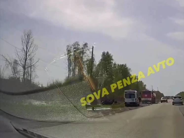В Пензенской области легковушка в результате ДТП перевернулась на крышу