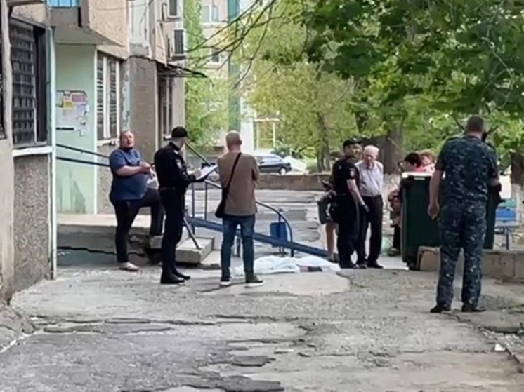 В Ростовской области девушка погибла, выпав с общего балкона многоэтажного дома
