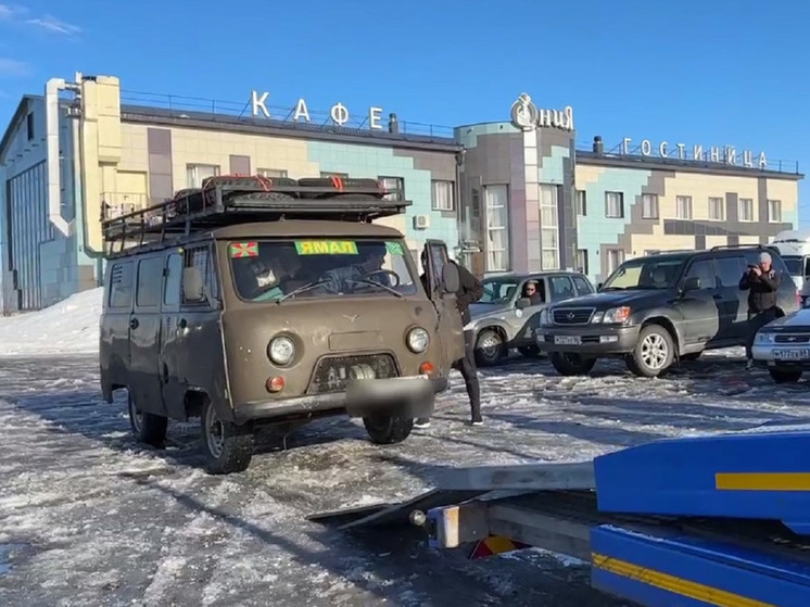 4 авто и гуманитарку подготовили в Губкинском для отправки на фронт
