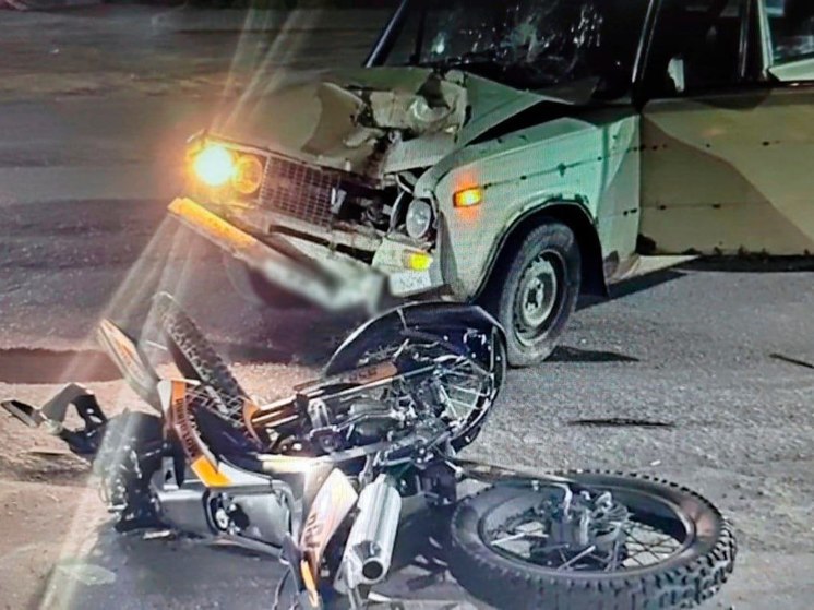 В Воронежской области пьяный 16-летний юноша на мотоцикле попал под колёса ВАЗа